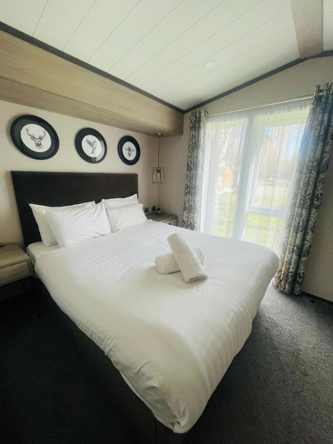 Evergreen Lodge With Hot Tub Йорк Экстерьер фото
